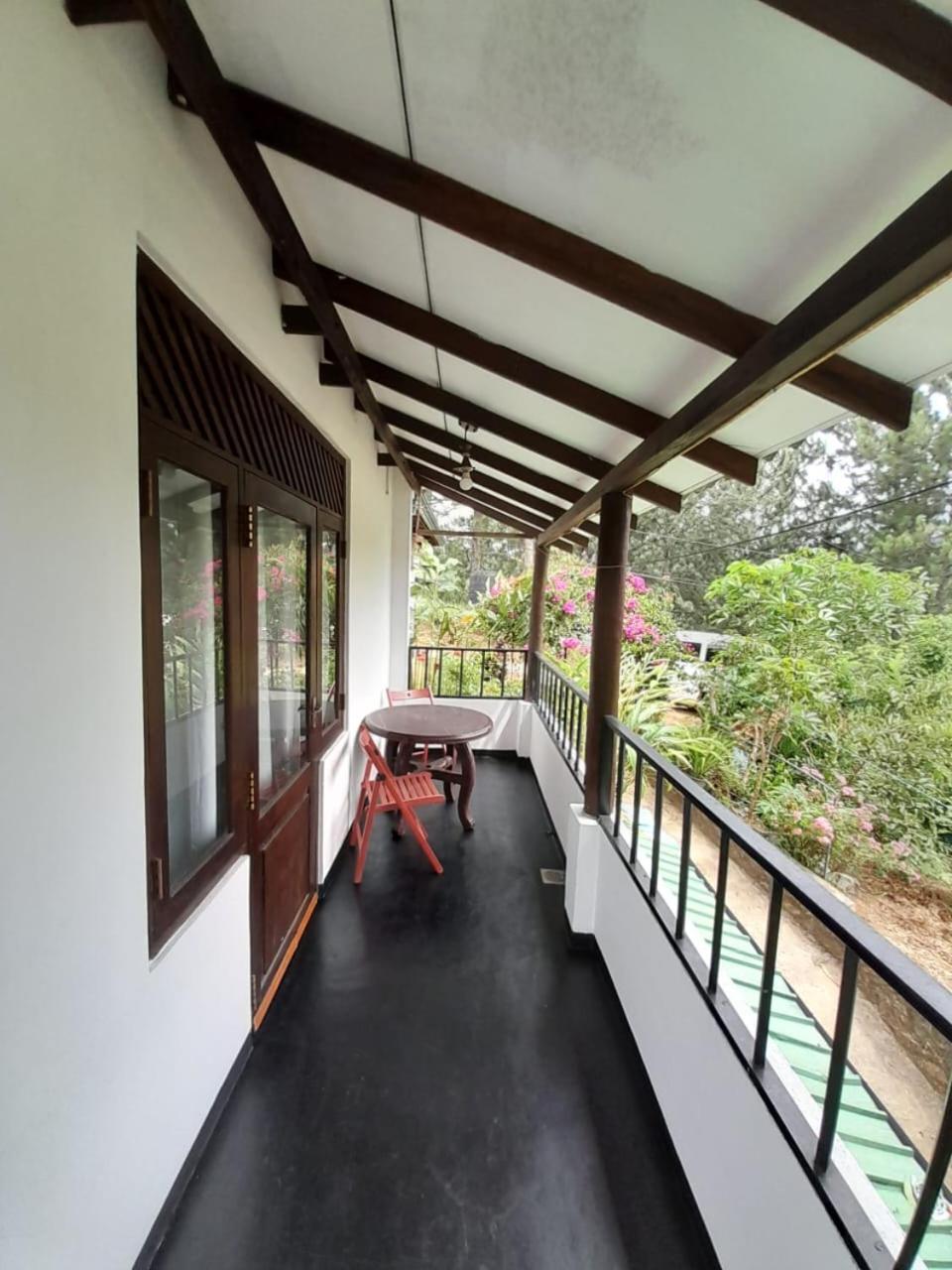 Emerald Mirror Guest Ella Ruang foto